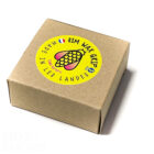 Une wax artisanale et écologique, pensée et fabriquée par un surfeur passionné vivant à quelques encablures de l’océan. Elle est 100 % française et fabriquée à la main au cœur des Landes à base de cire d’abeille, de résine de pins landais et de diverses matières naturelles.